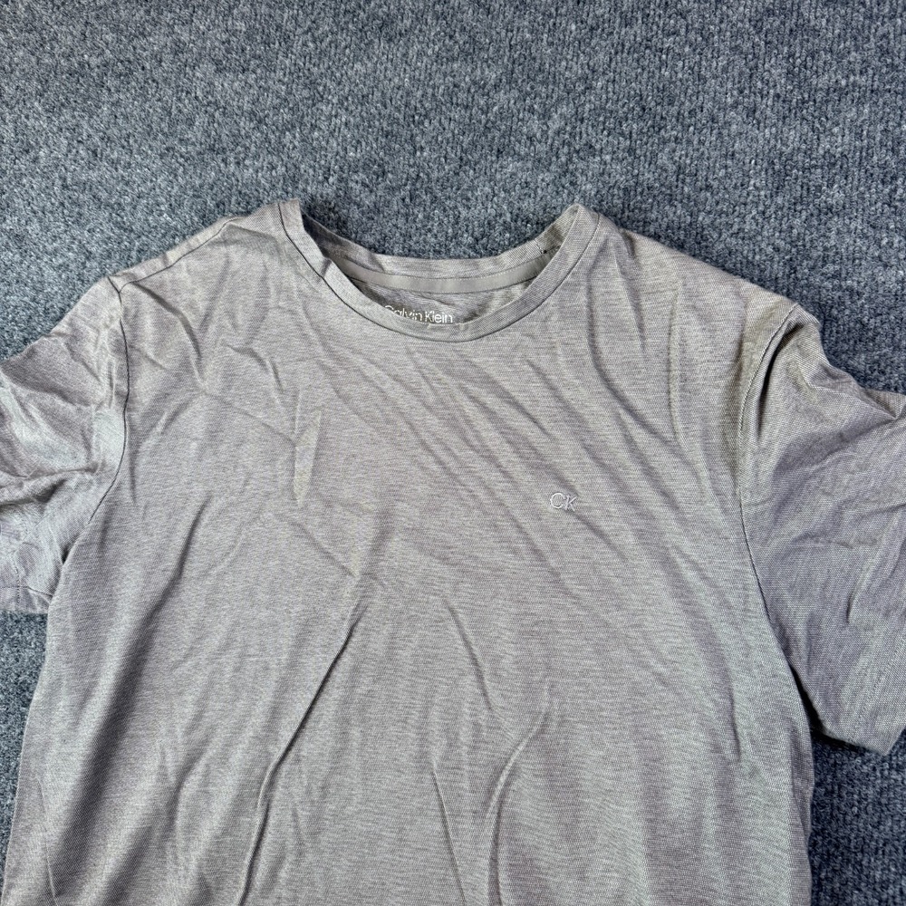Calvin Klein T Shirt Mens Medium Gray Crew Neck Moisture Wicking Crew Neck